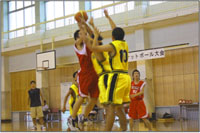 写真:試合の様子 その2
